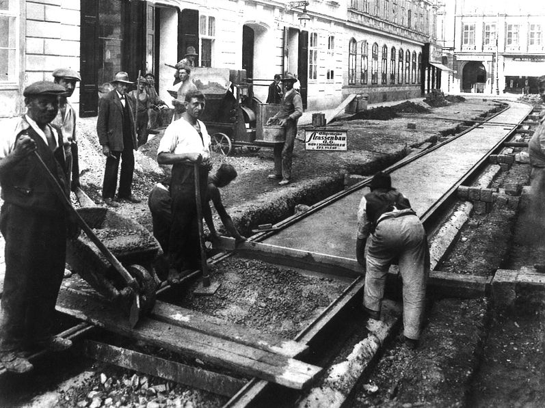 1928 1929 Ende 20er Jahre Verlegung von Strassenbahngleisen in Walzasphalt Mattha usgasse Wien
